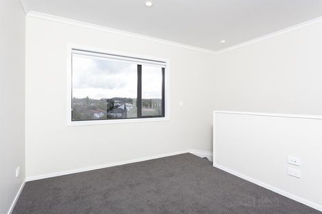 Photo of property in 2/125b Metcalfe Road, Ranui, Auckland, 0612