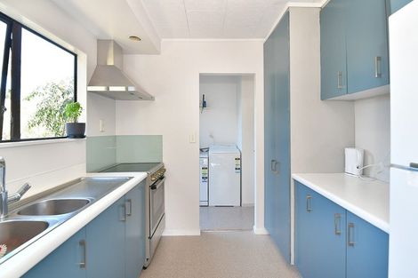 Photo of property in 2/88 Athena Drive, Totara Vale, Auckland, 0629