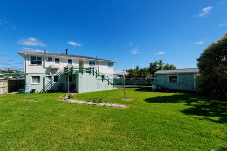 Photo of property in 10 Springside Place, New Lynn, Auckland, 0600