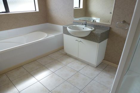 Photo of property in 129 Ruapehu Drive, Fitzherbert, Palmerston North, 4410