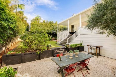Photo of property in 44 Kiwi Road, Stanley Point, Auckland, 0624