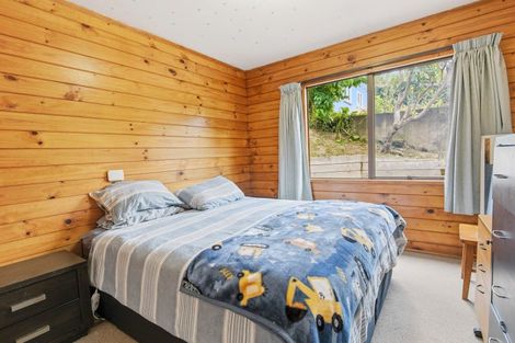 Photo of property in 94a Newlands Road, Newlands, Wellington, 6037