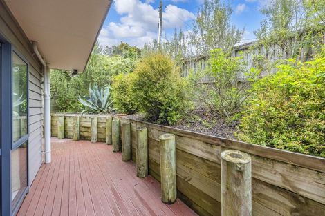 Photo of property in 3 Woodall Place, Totara Vale, Auckland, 0627