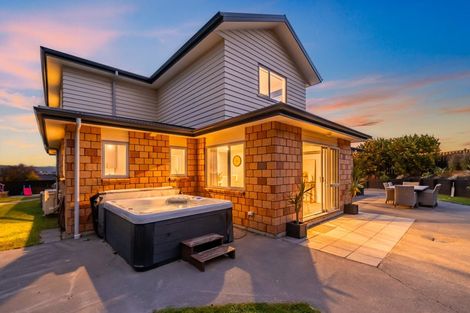 Photo of property in 17 Sumner Terrace, Aotea, Porirua, 5024