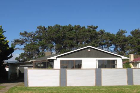 Photo of property in 54 Te Kupe Road, Paraparaumu Beach, Paraparaumu, 5032