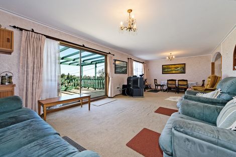 Photo of property in 10 Springside Place, New Lynn, Auckland, 0600
