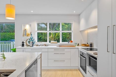 Photo of property in 32a Sandown Road, Rothesay Bay, Auckland, 0630