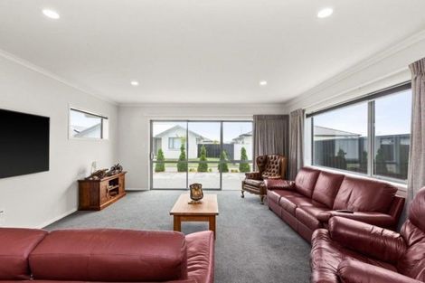 Photo of property in 14 Rangataiki Place, Te Awa, Napier, 4110