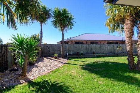 Photo of property in 14 Stonebridge Park Drive, Holdens Bay, Rotorua, 3010