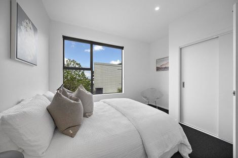 Photo of property in 13/15 Chivalry Road, Glenfield, Auckland, 0629