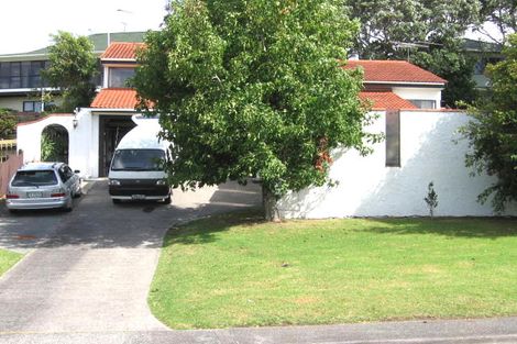 Photo of property in 15 Pakira Avenue, Glendene, Auckland, 0602