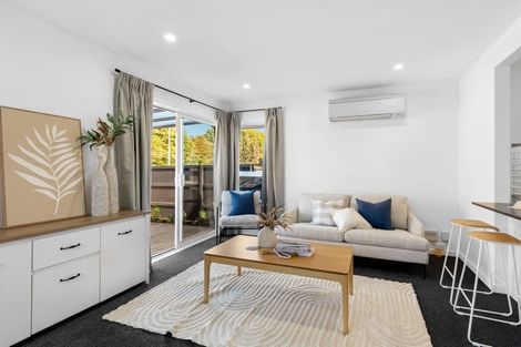 Photo of property in 2/320 Memorial Avenue, Burnside, Christchurch, 8053