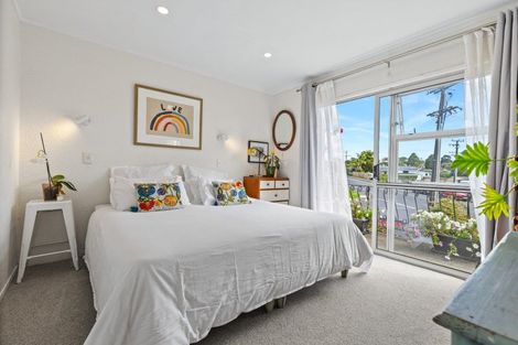 Photo of property in 47 Red Beach Road, Red Beach, 0932