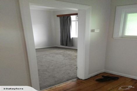 Photo of property in 15 Huia Road, Point Chevalier, Auckland, 1022