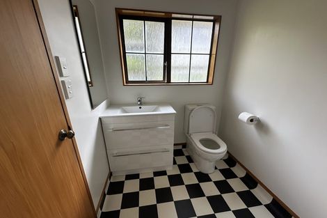 Photo of property in 5 Thatcher Crescent, Crofton Downs, Wellington, 6035