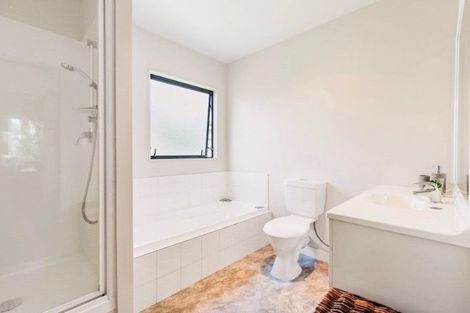 Photo of property in 2 Braeburn Place, Takanini, 2112