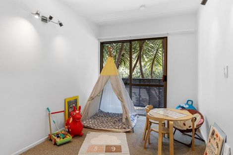 Photo of property in 9 Shalamar Drive, Cashmere, Christchurch, 8022