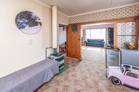 Photo of property in 4 Tongariro Street, Castlecliff, Whanganui, 4501