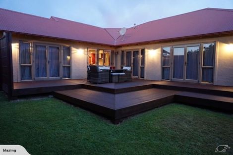 Photo of property in 15 Johnstone Drive, Fitzherbert, Palmerston North, 4410