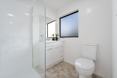 Photo of property in 4229 Great North Road, Glendene, Auckland, 0602