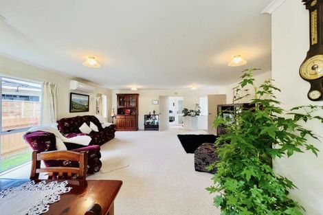 Photo of property in 90 Victoria Street, Coromandel, 3506