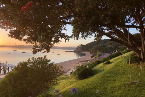 Photo of property in 46 Arran Bay, Waiheke Island, 1971