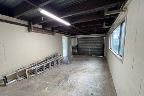 Photo of property in 73 Totaravale Drive, Totara Vale, Auckland, 0629