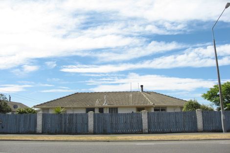 Photo of property in 379 Mairehau Road, Parklands, Christchurch, 8083