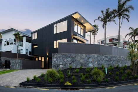 Photo of property in 18a Eastcliffe Road, Castor Bay, Auckland, 0620