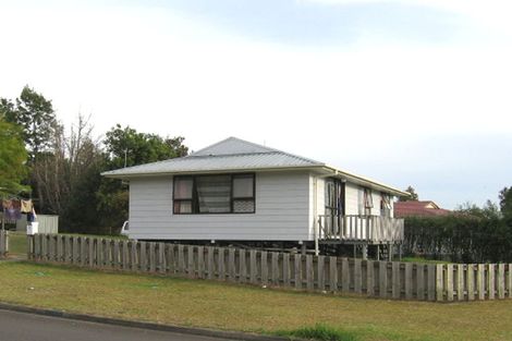 Photo of property in 1 Hueglow Rise, West Harbour, Auckland, 0618