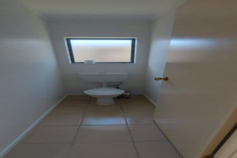 Photo of property in 1/10 Netherlands Avenue, Kelston, Auckland, 0602