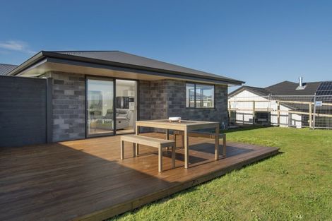 Photo of property in 2 Stingray Drive, Omokoroa, 3114