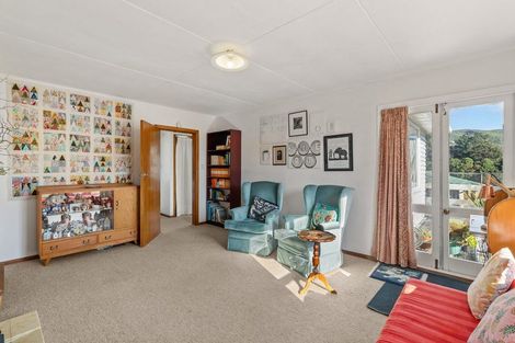 Photo of property in 11 Ryan Grove, Tawa, Wellington, 5028