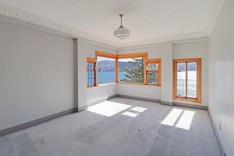 Photo of property in Sunhaven Flats, 262 Oriental Parade, Oriental Bay, Wellington, 6011
