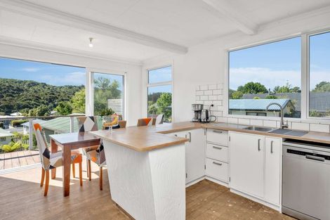 Photo of property in 82 Milton Terrace, Picton, 7220