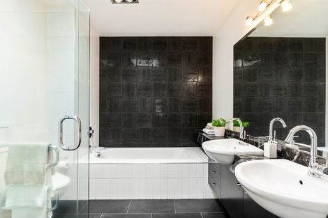 Photo of property in 5/258 Hurstmere Road, Takapuna, Auckland, 0622