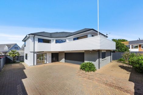 Photo of property in 2/30 Eastern Beach Road, Eastern Beach, Auckland, 2012