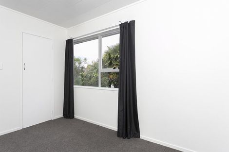 Photo of property in 90 Sunnyside Road, Sunnyvale, Auckland, 0612