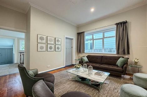 Photo of property in 105 Onepu Road, Lyall Bay, Wellington, 6022