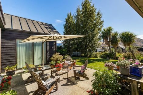 Photo of property in 8 Bretby Court, Jacks Point, Queenstown, 9371