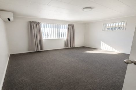 Photo of property in 1/21 Bonito Place, Bayview, Auckland, 0629