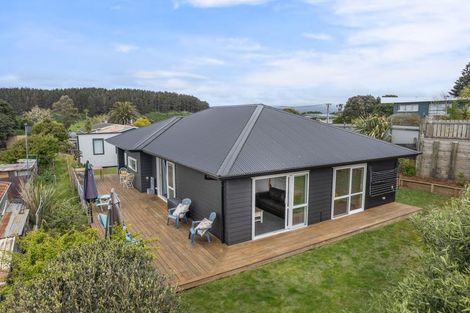 Photo of property in 64 Toi Street, Otaki Beach, Otaki, 5512