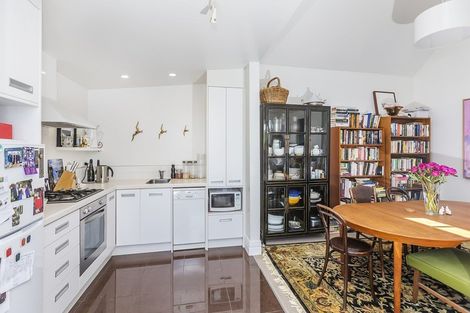 Photo of property in 5 Stafford Street, Mount Victoria, Wellington, 6011