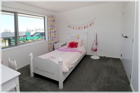 Photo of property in 17 Westwood Drive, Aokautere, Palmerston North, 4471