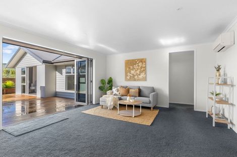 Photo of property in 33 Karoro Road, One Tree Point, 0118