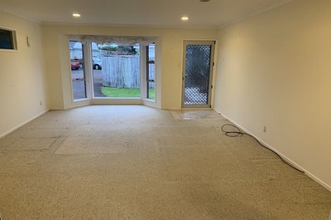 Photo of property in 20 Edgewater Grove, Orewa, 0931