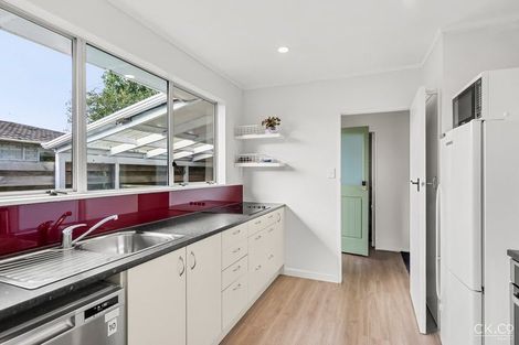 Photo of property in 28 Omaha Grove, Totara Park, Upper Hutt, 5018