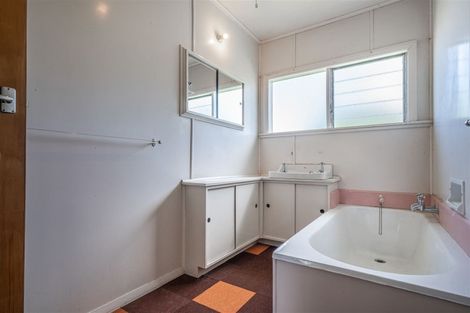 Photo of property in 11 Milton Street, Roslyn, Palmerston North, 4414