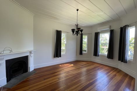 Photo of property in 44 Lynwood Road, New Lynn, Auckland, 0600
