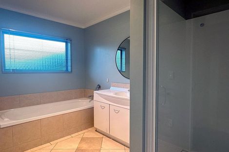 Photo of property in 5 Swain Grove, Riverstone Terraces, Upper Hutt, 5018